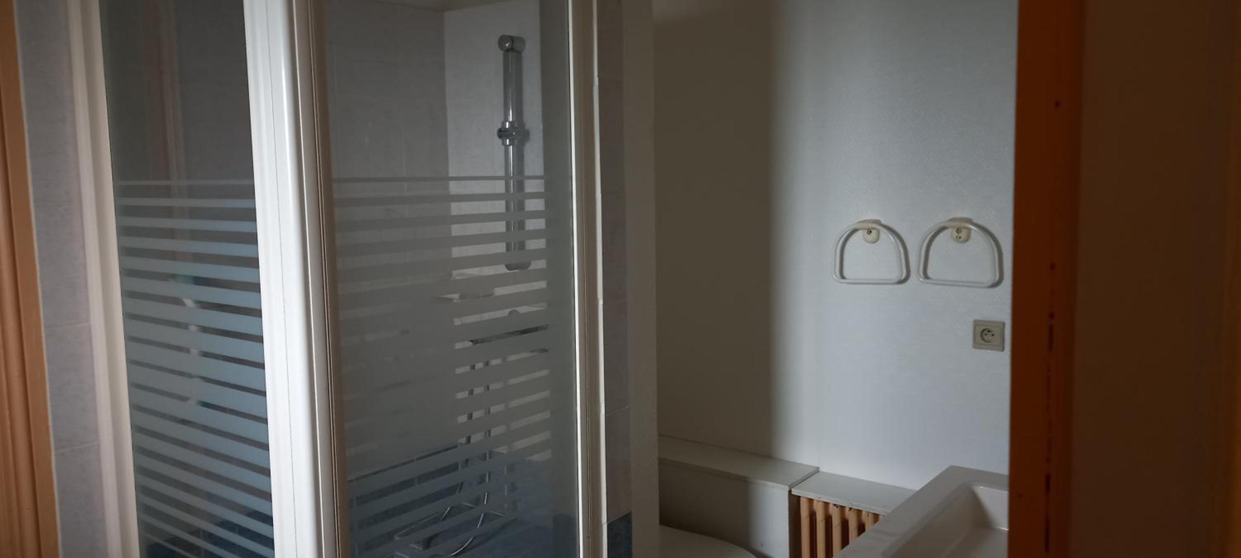 Salle de bains privative avec douche