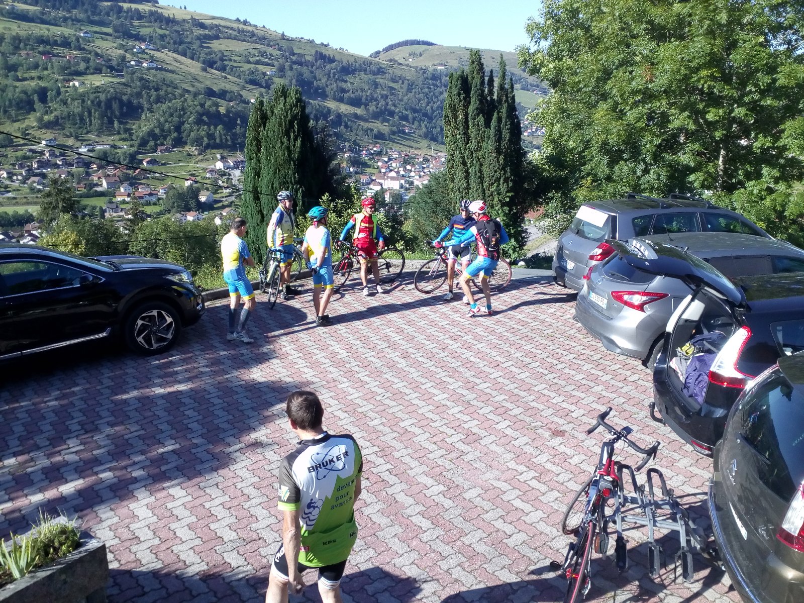 Groupe de cyclistes à la maison d'hôtes Bellavie